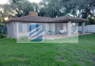 Casa de 3 ambientes sobre amplio lote en venta